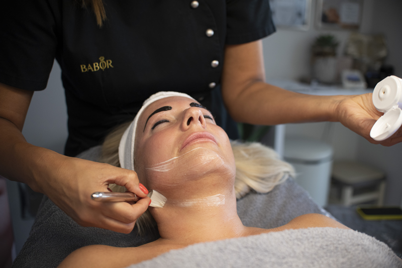 Mihály Kinga - Babor gyémánt szalon